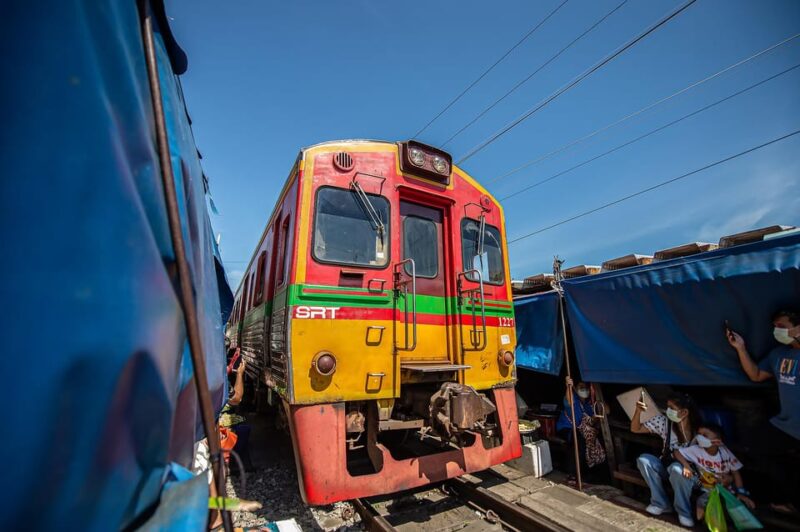Bangkok: Maeklong Railway Market and Amphawa Floating Market - Key Points