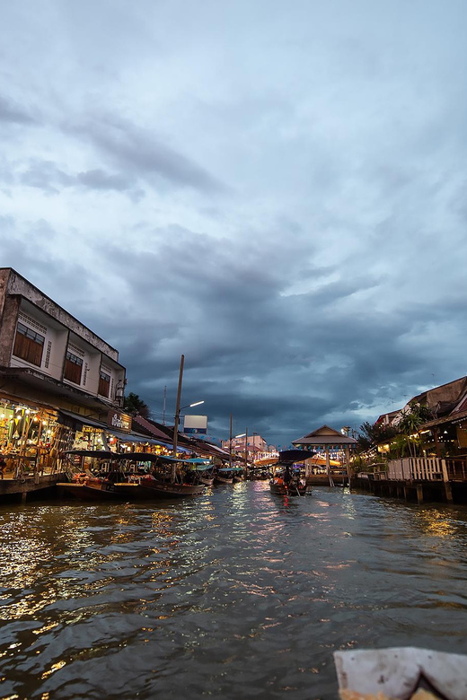 Bangkok: Maeklong Railway Market and Amphawa Floating Market - Scenic Waterways