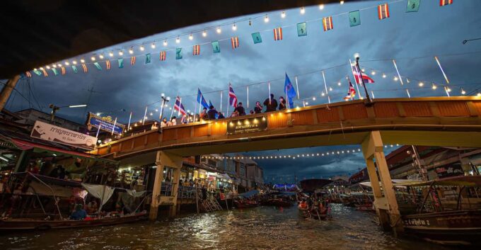 Bangkok: Maeklong Railway Market and Amphawa Floating Market - Vendor Offerings