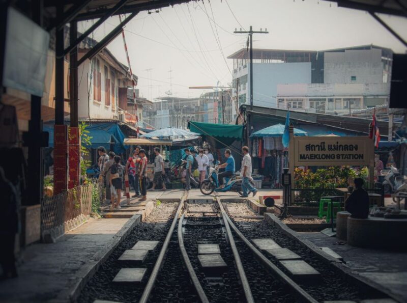 Bangkok: Maeklong Train Market & Amphawa Floating Market - Key Points