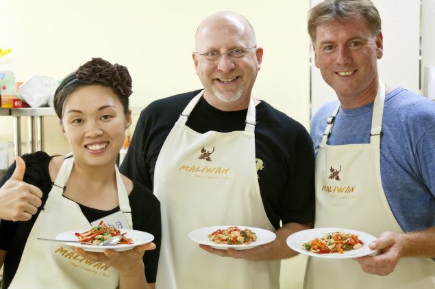 Bangkok: Maliwan Thai Cooking Class With Market Tour - Class Structure and Experience