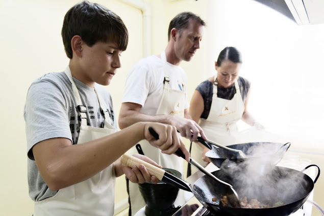 Bangkok: Maliwan Thai Cooking Class With Market Tour - Activity Details and Meeting Point