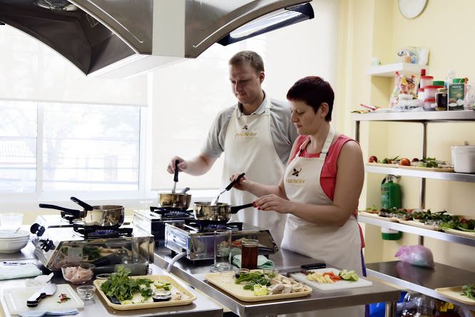 Bangkok: Maliwan Thai Cooking Class With Market Tour - What to Expect During the Class