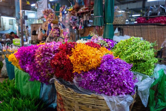 Bangkok: Markets, Temples and Food Night Tour by Tuk Tuk - Exploring Bangkok by Tuk Tuk