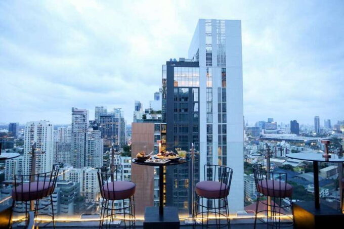 Bangkok: Mojjo Rooftop Lounge & Bar Food & Beverage Package - Celebrating Bangkoks Vibrant Skyline