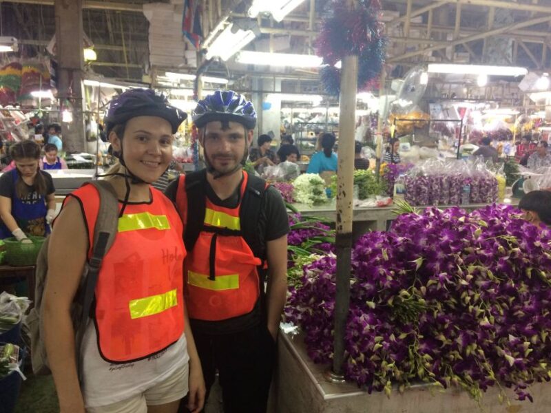 Bangkok: Night Bike Ride and Dinner at a Local Restaurant - Itinerary Highlights