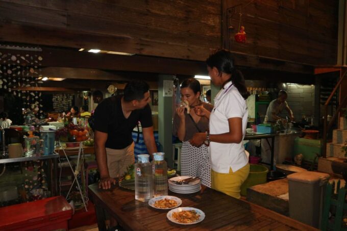 Bangkok: Night Bike Ride and Dinner at a Local Restaurant - Frequently Asked Questions