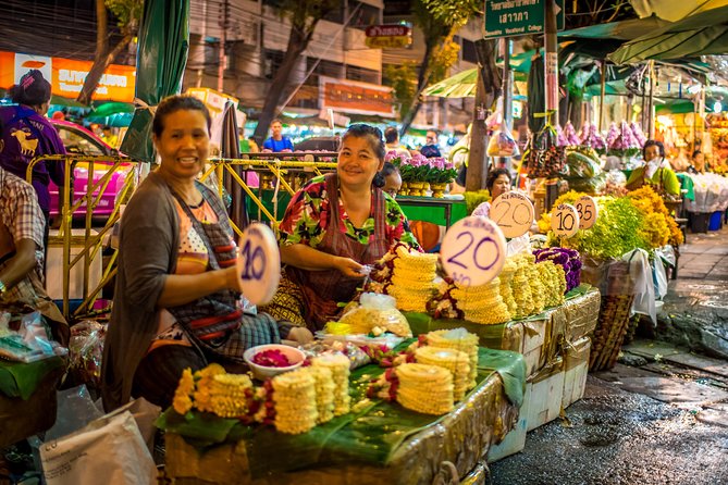 Bangkok Night Bike With Flower Market and Grand Palace - Discovering Wat Pho