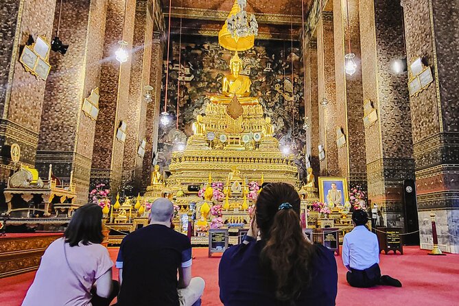 Bangkok Night Tour: Wat Arun, Wat Pho, Chinatown & Tuk Tuk Ride - Experiencing Chinatown