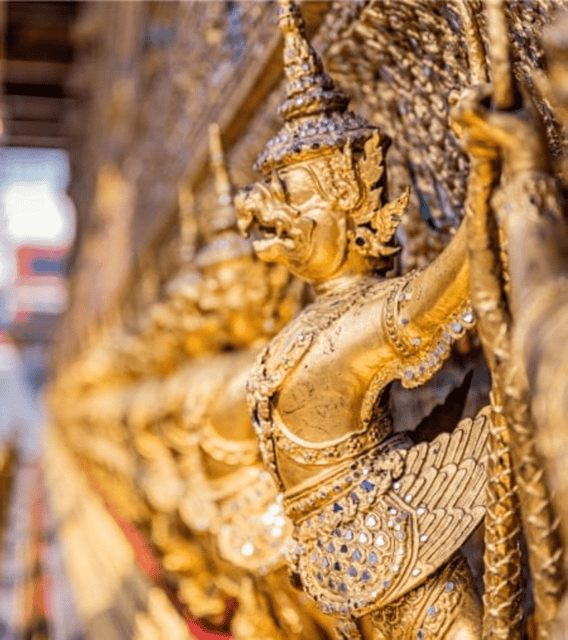 Bangkok: on Foot Grand Palace, Emerald Buddha and Wat Pho - Discovering Thai Culture