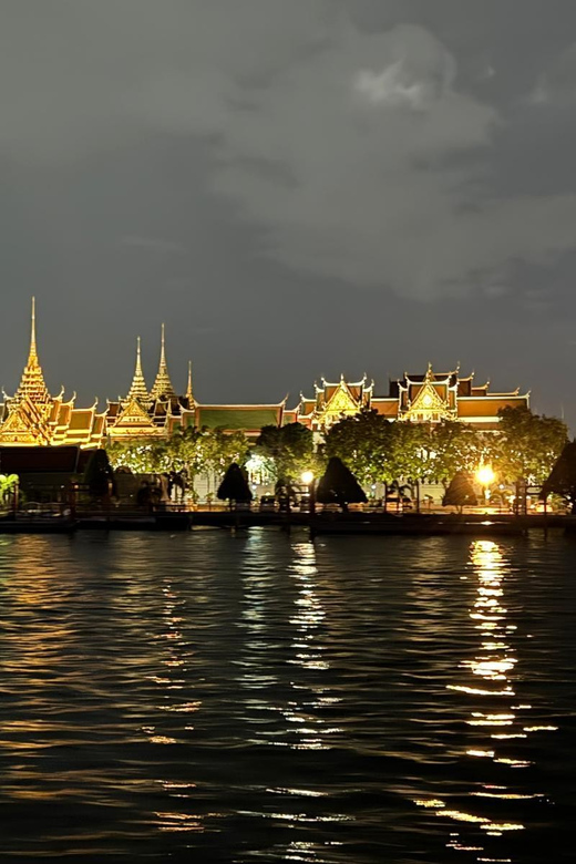 Bangkok: Opulence Luxury River Dinner Cruise With Drinks - Diverse Buffet Menu Offerings