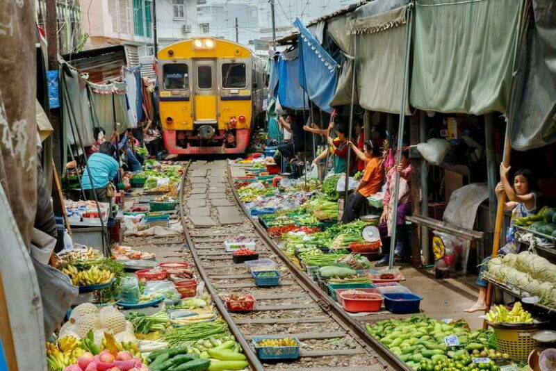 Bangkok: Railway and Floating Market Tour with Dragon Temple - Transport, Timing, and Group Dynamics