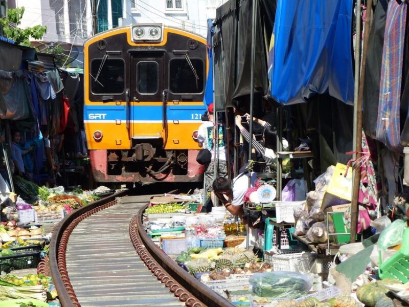 Bangkok: Railway & Floating Market Spanish and English Tour - Key Points