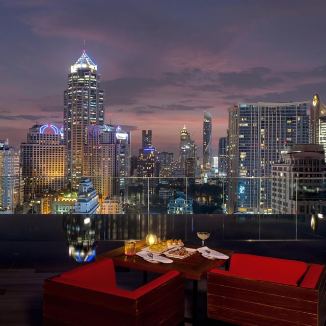 Bangkok: RedSquare Rooftop Bar at Novotel Sukhumvit 4 - Excellent Service Highlights