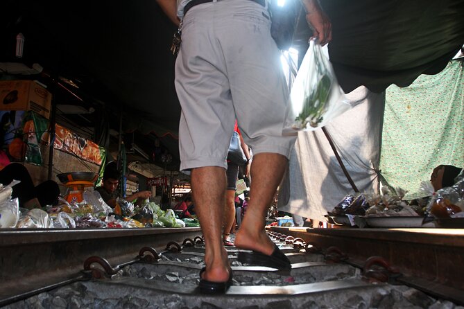 Bangkok - Risky Market and Floating Market Damnuen Saduak Minimum 2 Pax - Tour Ratings and Reviews