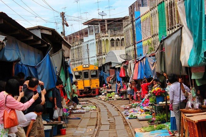 Bangkok Risky Market, Boat Riding & Amphawa Floating Market - Pickup Information