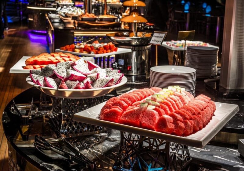 Bangkok: Royal Princess River Dinner Cruise With Live Music - Entertainment