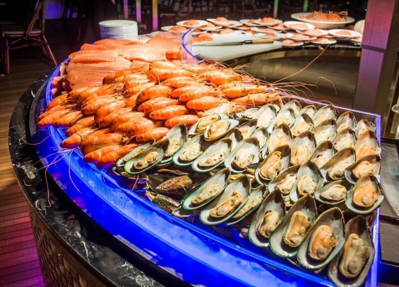 Bangkok: Royal Princess River Dinner Cruise With Live Music - Key Points