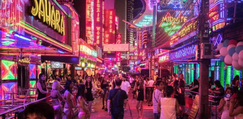Bangkok: Soi Cowboy, Nana, Soi 11, Rooftops, Clubs & Go Gos - Sipping Cocktails at the Spectrum Lounge & Bar