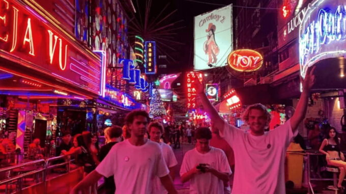 Bangkok: Soi Cowboy, Nana, Soi 11, Rooftops, Clubs & Go Gos - Live Music and Dancing at Juicy