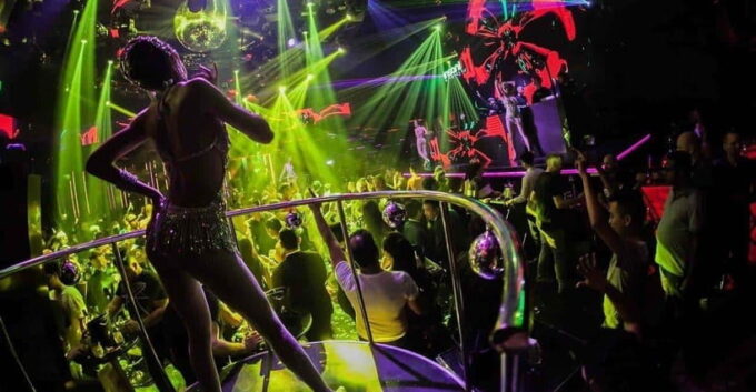 Bangkok: Soi Cowboy, Nana, Soi 11, Rooftops, Clubs & Go Gos - Navigating the Adult Entertainment Complex of Nana Plaza