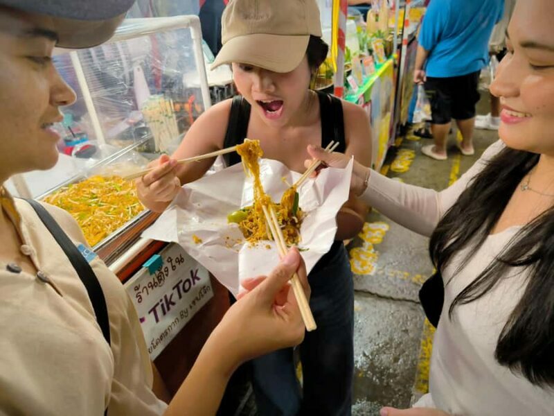 Bangkok: Taste the Night Market with Local guide - What to Expect on the Bangkok Night Market Food Tour