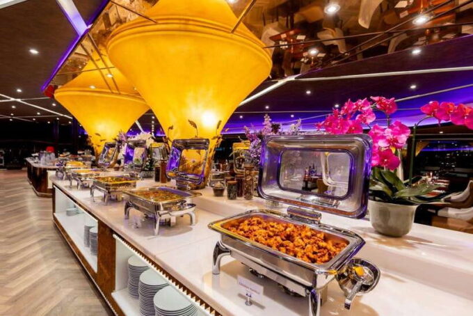 Bangkok: the Opulence Buffet Dinner Cruise With Live Band - Indulging in the Fusion Cuisine