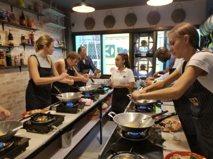 Bangkok: Tingly Thai Cooking School Half-Day Cooking Class - Hotel Pickup and Alcoholic Drinks