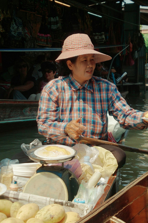 Bangkok: Train + Water Market With Wat Arun - Photo Stop and Guided Tour of Wat Arun