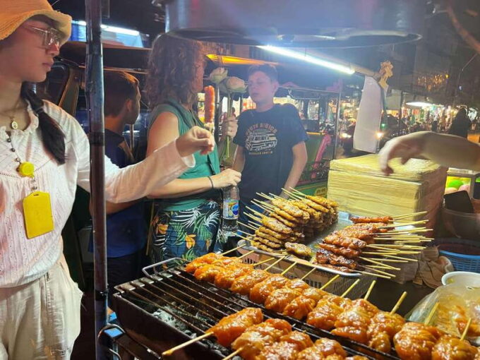 Bangkok Tuk-Tuk by Night With Chinatown Street Food Meal - Exploring Bangkok by Tuk-Tuk at Night