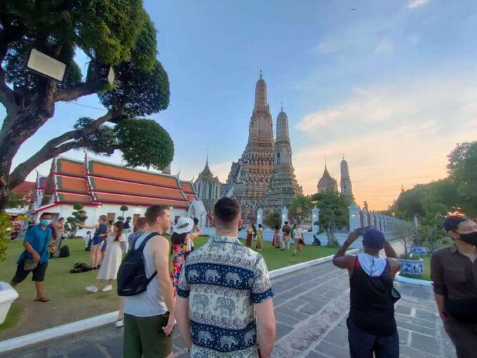 Bangkok Tuk-Tuk by Night With Chinatown Street Food Meal - Visiting Wat Arun and Landmarks