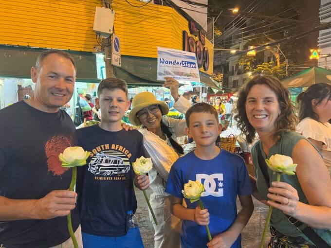 Bangkok Tuk-Tuk by Night With Chinatown Street Food Meal - Discovering the Vibrant Chinatown