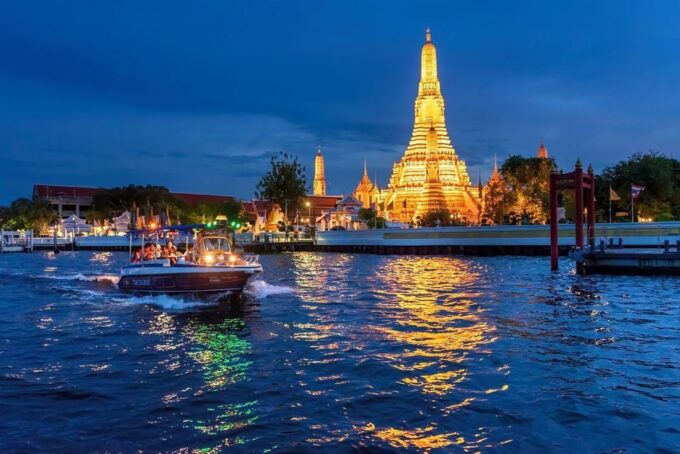Bangkok: Tuk Tuk Speedboat Ride on the Chao Phraya River - Onboard Entertainment and Comfort