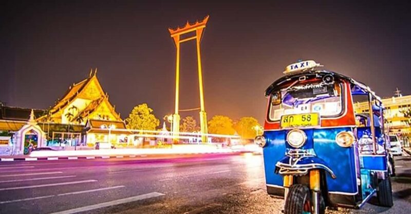 Bangkok: Tuk Tuk Tour by Night Free Dinner at Local Bar - Landmarks and Photo Stops