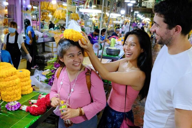 Bangkok: Tuk Tuk Tour by Night Free Dinner at Local Bar - Visiting Wat Pho
