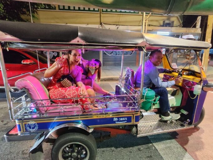 Bangkok Tuk Tuk Tour With Hotel Pick up and Dinner - Khao San Road Experience