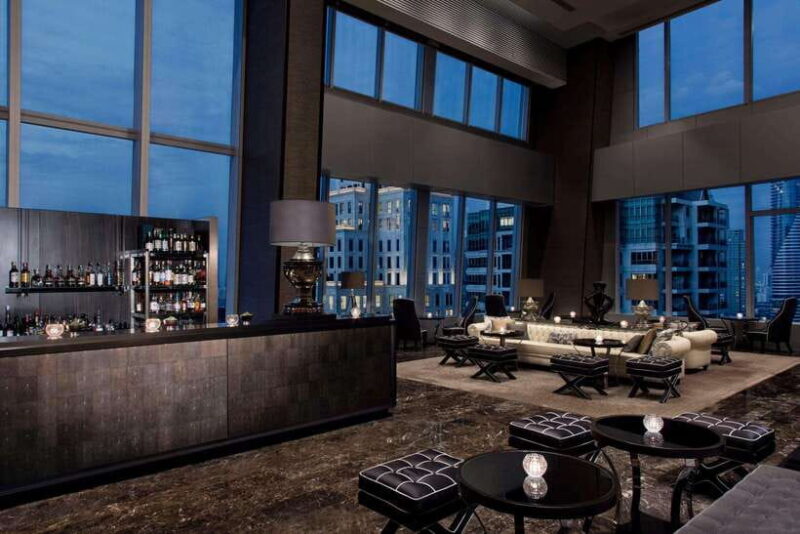 Bangkok: Up & Above Restaurant & Rooftop Bar - Entertainment and Atmosphere