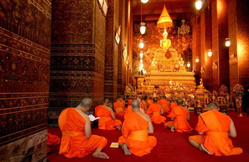 Bangkok: Wat Pho and Wat Arun Guided Walking Tour - Guided Experience