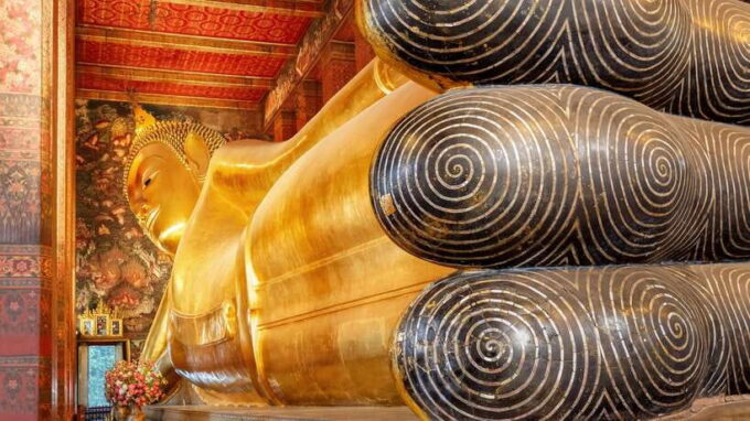 Bangkok: Wat Pho and Wat Arun Guided Walking Tour - Capturing Instagrammable Moments