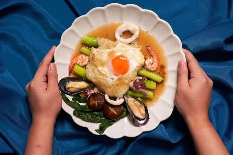 Bangkok: Whale Klang Krung Buffet With Drinks - Atmosphere and Service