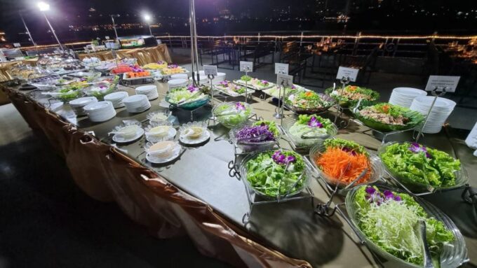 Bangkok: White Orchid Chao Phraya Dinner Cruise - Comparison to Similar Cruises