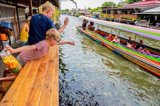 Bangkok'S Past With Local Taste Tour by Bike & Boat - Visiting Heritage Temples