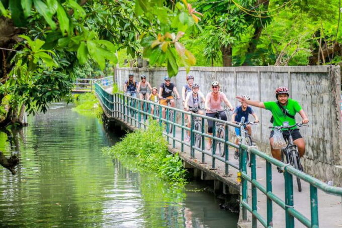 Bangkok'S Past With Local Taste Tour by Bike & Boat - Experiencing the Traditional Thai Puppet Show