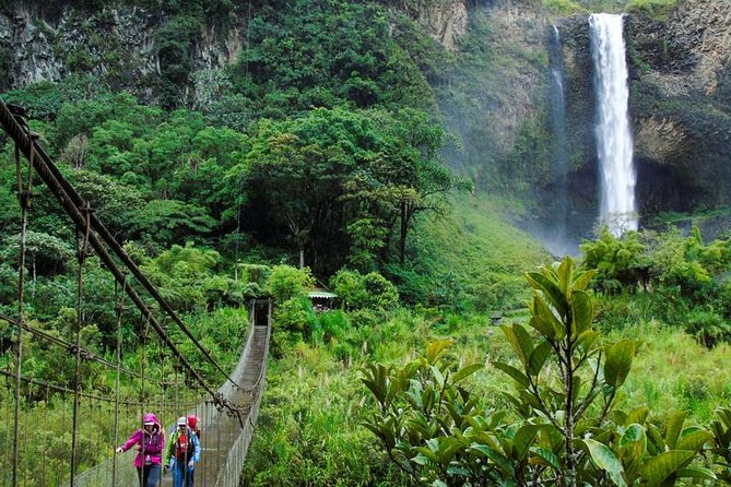 Banos Tour From Quito - Upper Part of the Amazon - La Casa Del Arbol