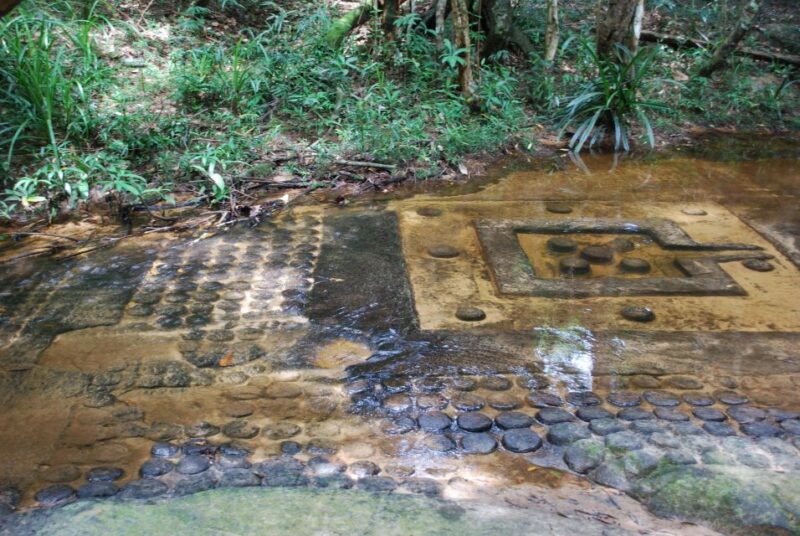 Banteay Srei Temple and Kbal Spean Trekking Private Tour - Khmer Architecture and Art
