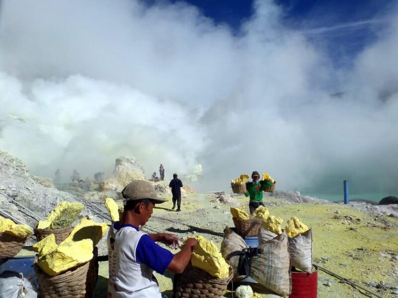 Banyuwangi/Bali: Mount Ijen Midnight Blue Fire Guided Tour - Inclusions