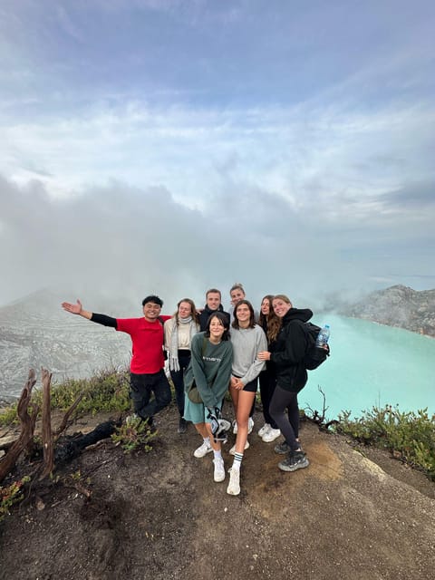 Banyuwangi/Bali: Mount Ijen Midnight Blue Fire Guided Tour - Guides and Ratings