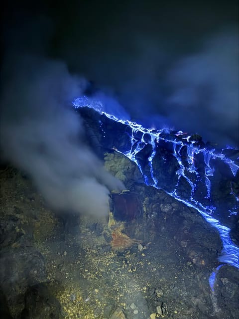Banyuwangi: Blue Flame Wonderous Phenomenon of Ijen Crater - Visiting the Crater Lake
