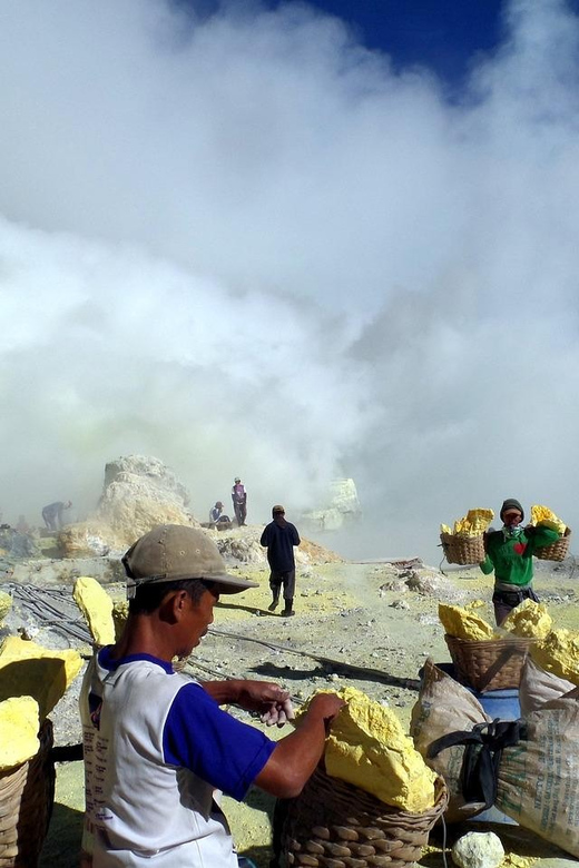 Banyuwangi : Mt Ijen Hike, Blue Fire & Panoramic Lake Guided - Blue Fire Visibility Considerations