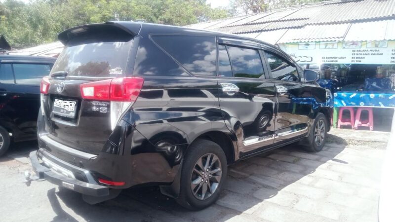 Banyuwangi: Private Car Transfer With Driver - Driver and Vehicle